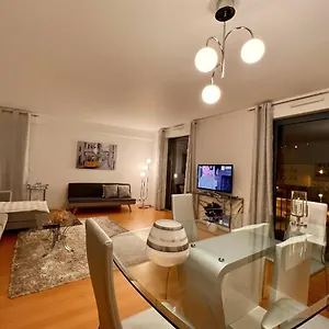 Homestay Luxury Castle View, Lisbon